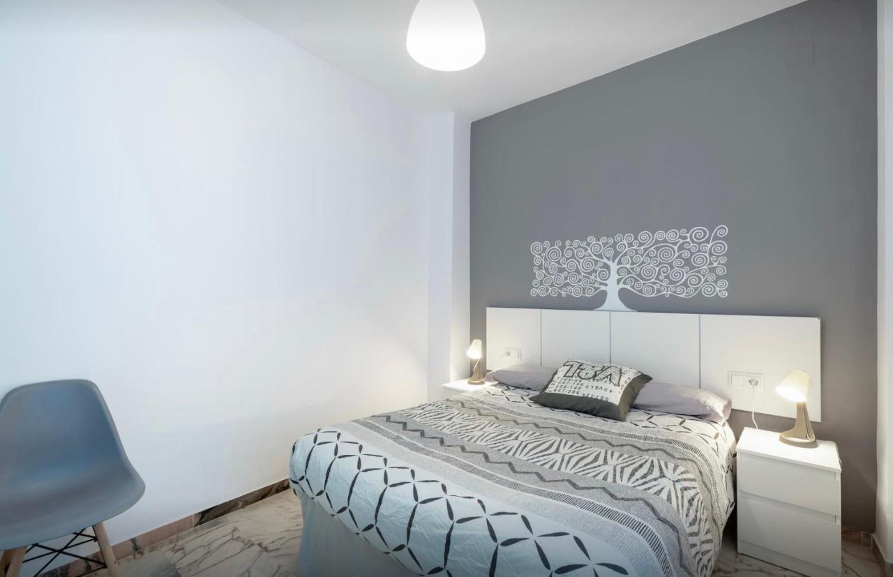 セビリアCentrico Apartamento Alamedaアパートメント エクステリア 写真