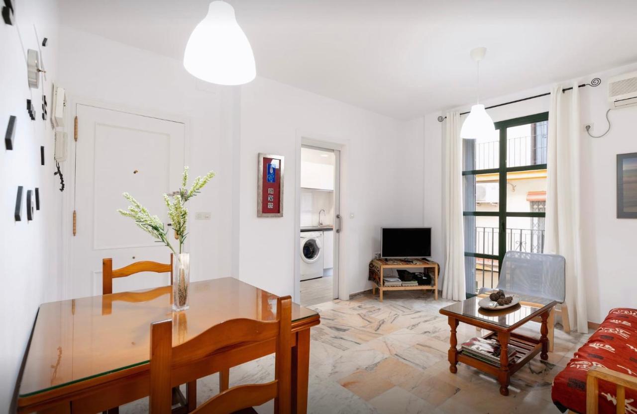 セビリアCentrico Apartamento Alamedaアパートメント エクステリア 写真